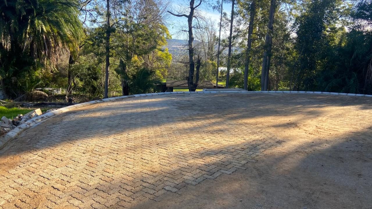 Circular driveway